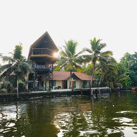 Tulsi Kayal Retreat Lägenhet Champakulam Exteriör bild