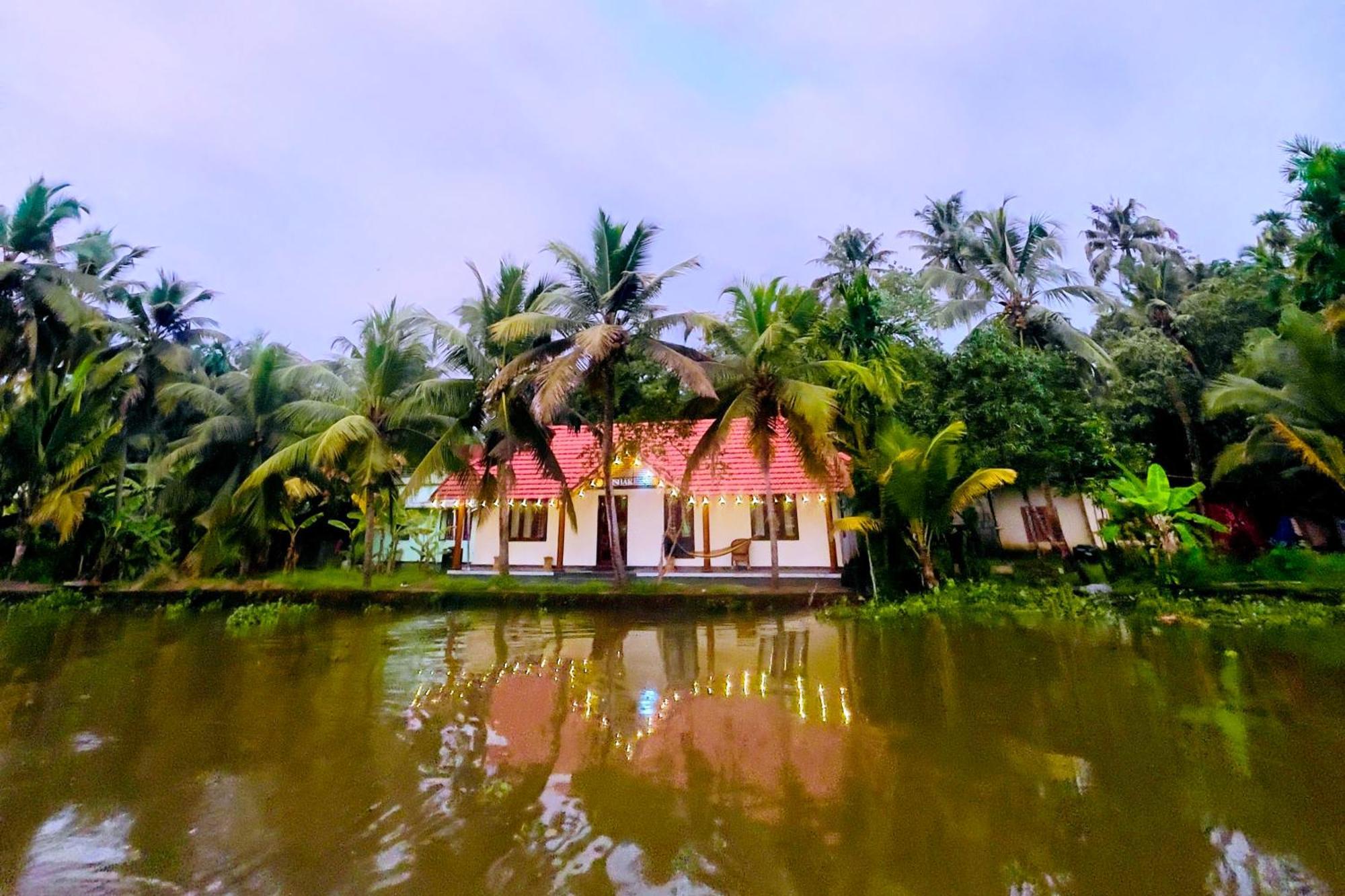 Tulsi Kayal Retreat Lägenhet Champakulam Exteriör bild