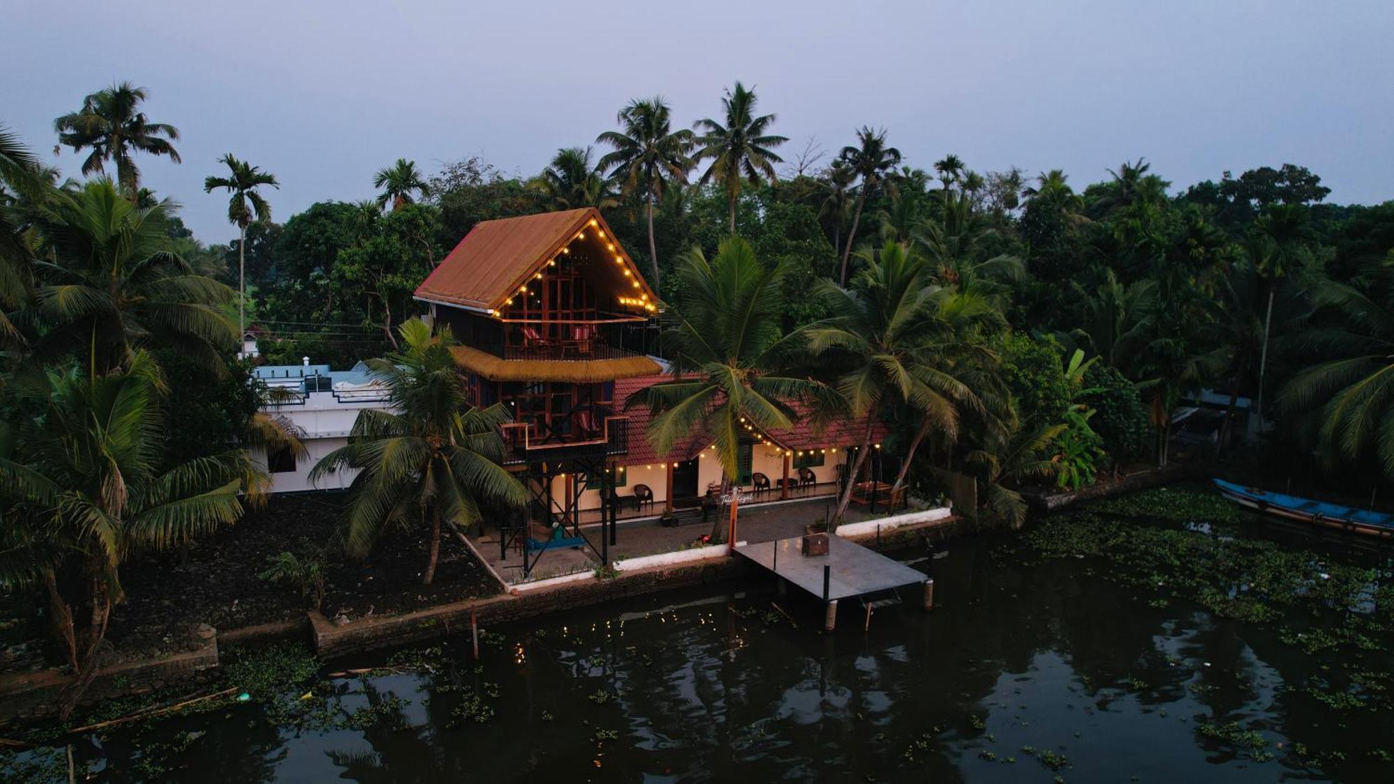 Tulsi Kayal Retreat Lägenhet Champakulam Exteriör bild