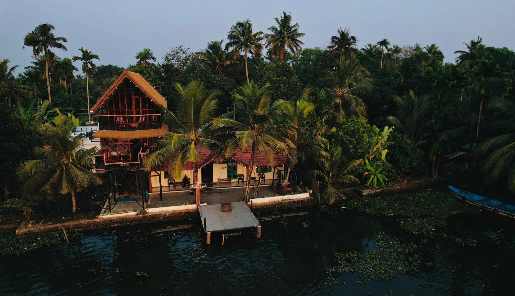 Tulsi Kayal Retreat Lägenhet Champakulam Exteriör bild