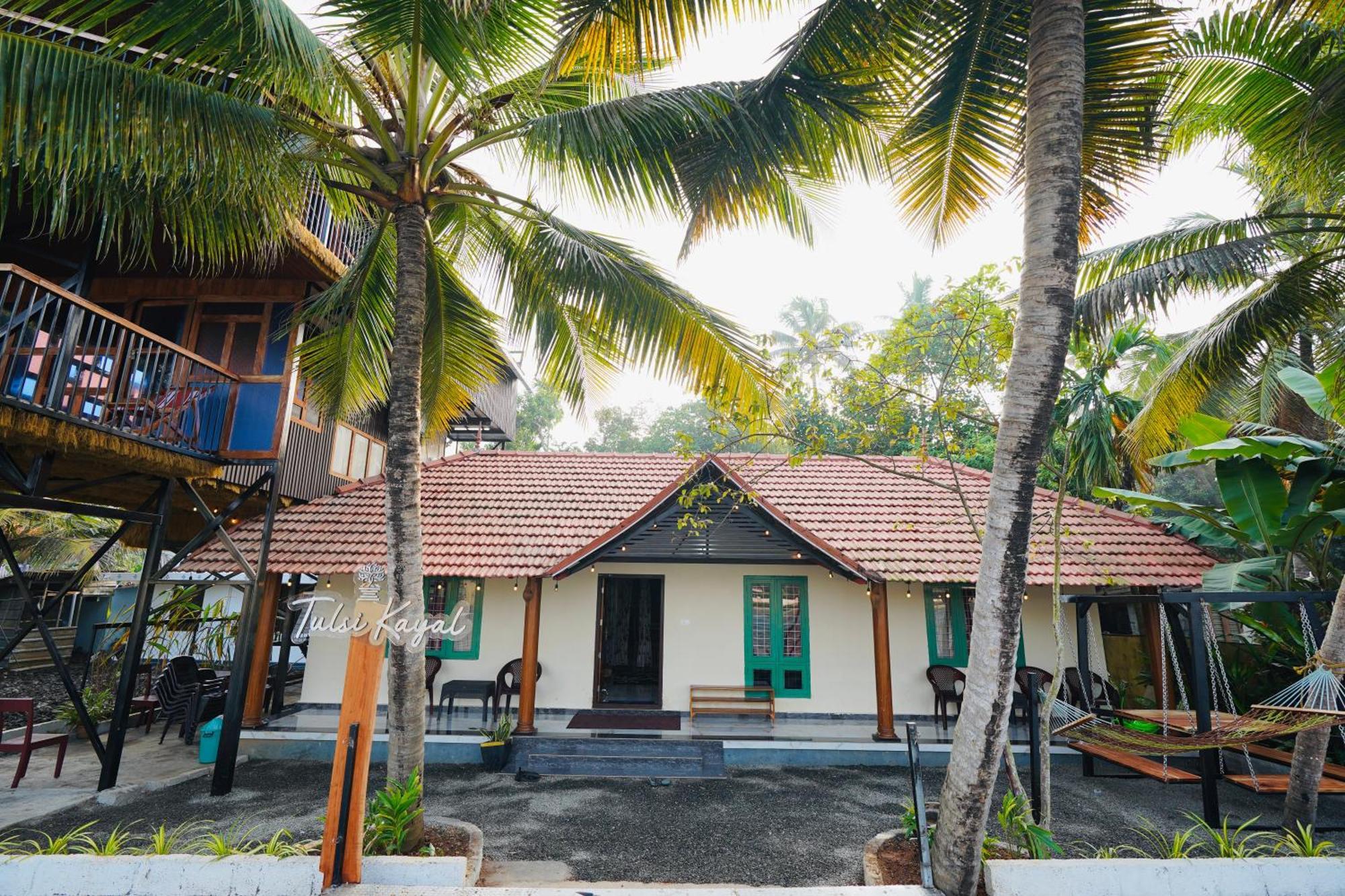 Tulsi Kayal Retreat Lägenhet Champakulam Exteriör bild