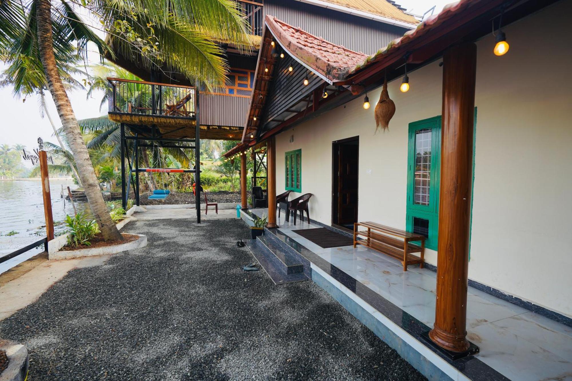 Tulsi Kayal Retreat Lägenhet Champakulam Exteriör bild