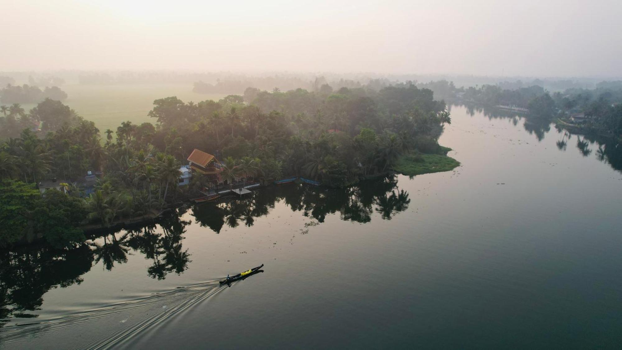 Tulsi Kayal Retreat Lägenhet Champakulam Exteriör bild