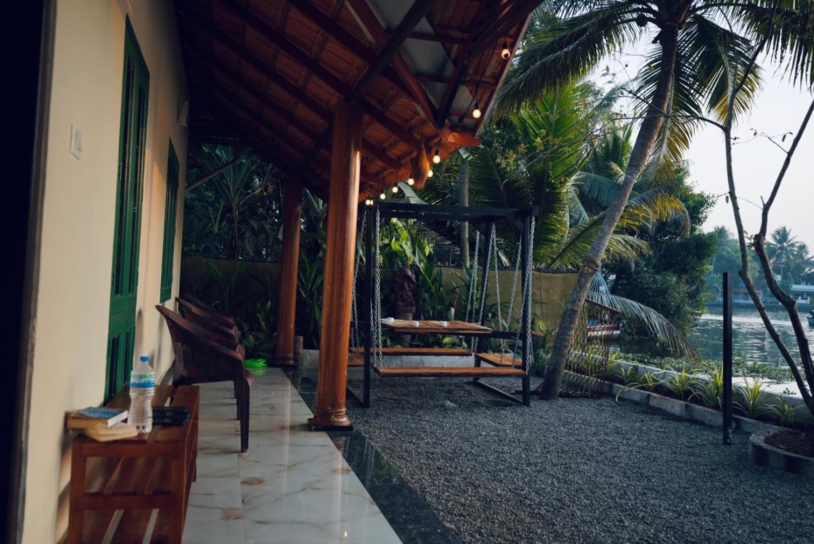 Tulsi Kayal Retreat Lägenhet Champakulam Exteriör bild