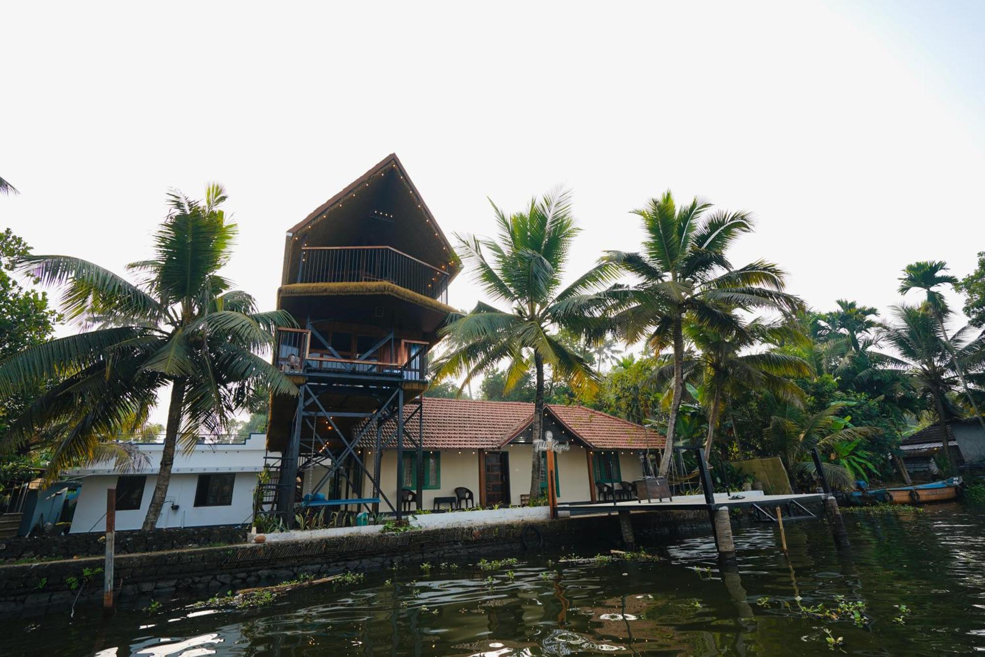 Tulsi Kayal Retreat Lägenhet Champakulam Exteriör bild