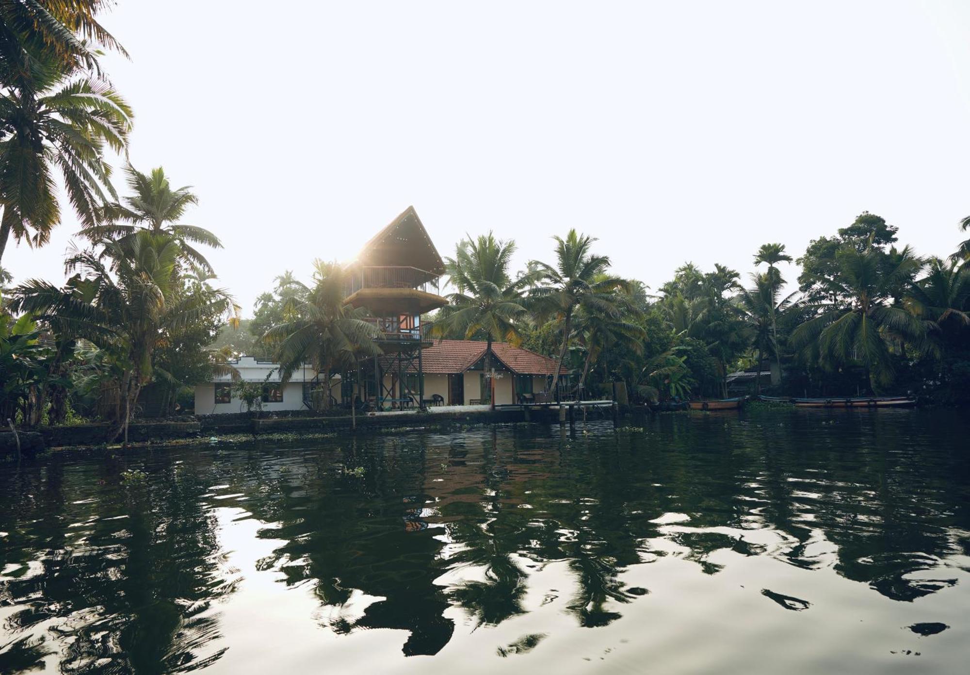 Tulsi Kayal Retreat Lägenhet Champakulam Exteriör bild