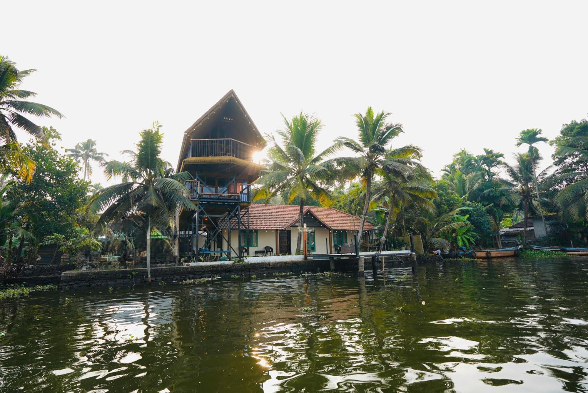 Tulsi Kayal Retreat Lägenhet Champakulam Exteriör bild