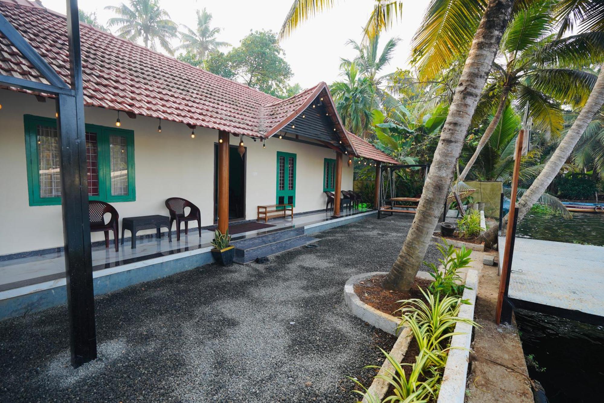 Tulsi Kayal Retreat Lägenhet Champakulam Exteriör bild