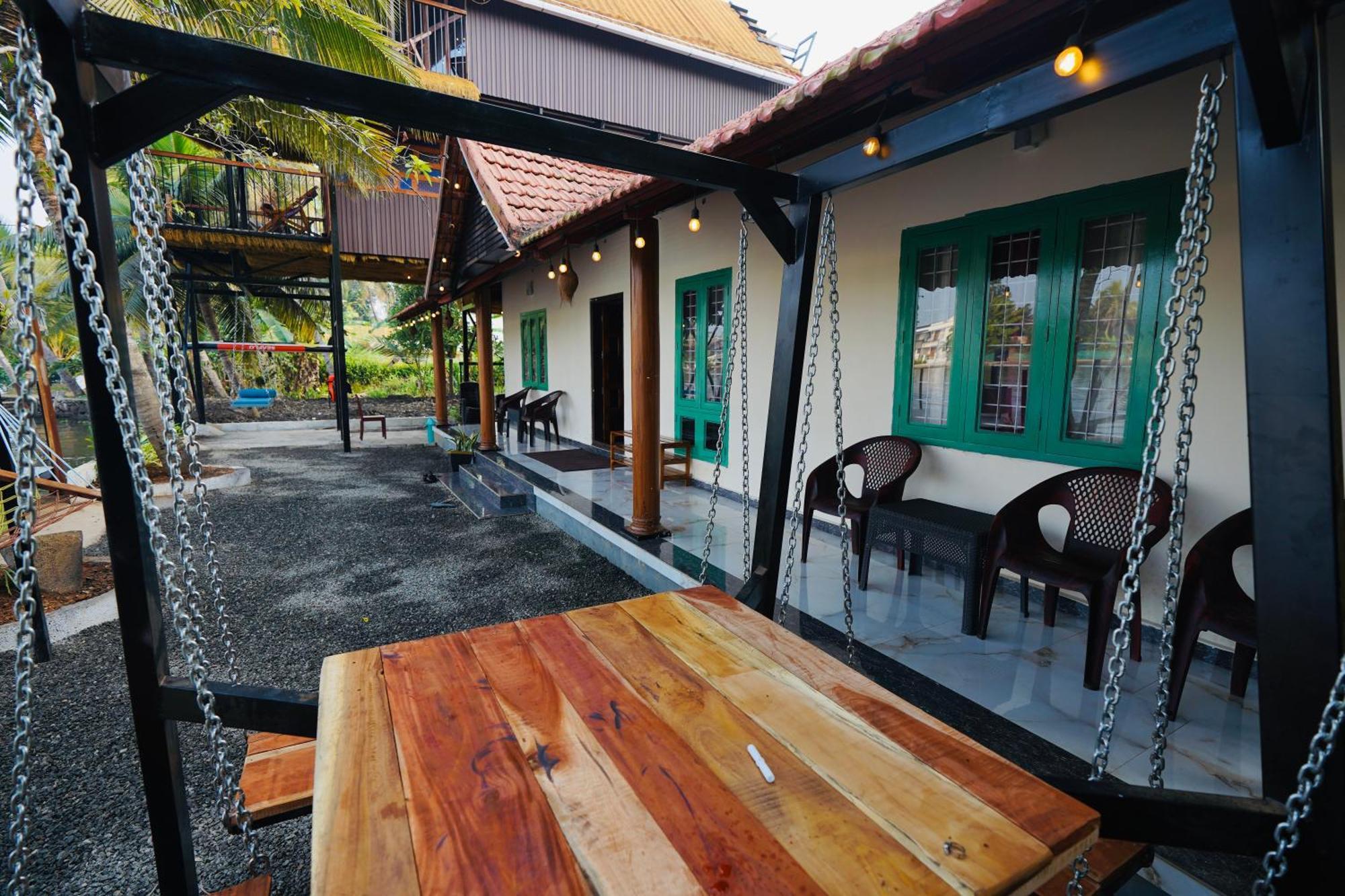Tulsi Kayal Retreat Lägenhet Champakulam Exteriör bild