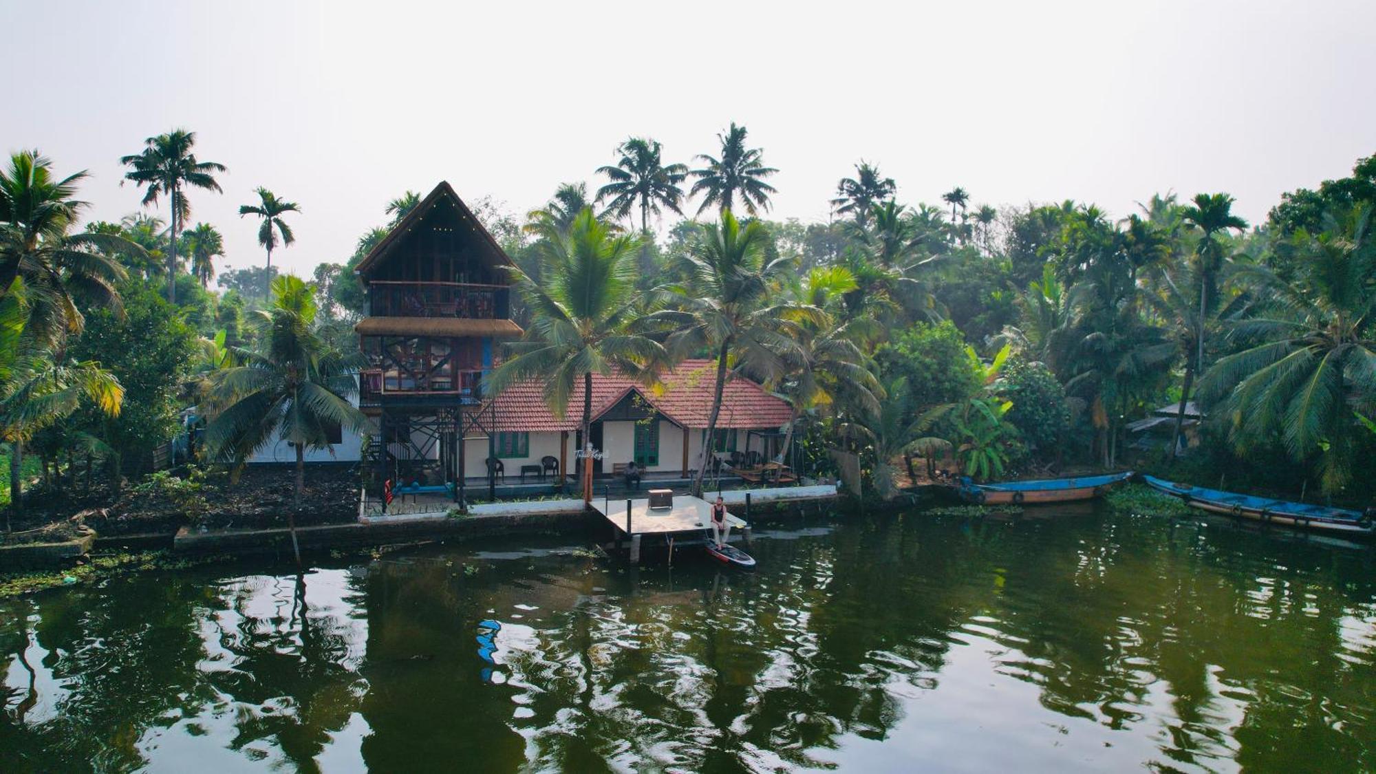 Tulsi Kayal Retreat Lägenhet Champakulam Exteriör bild