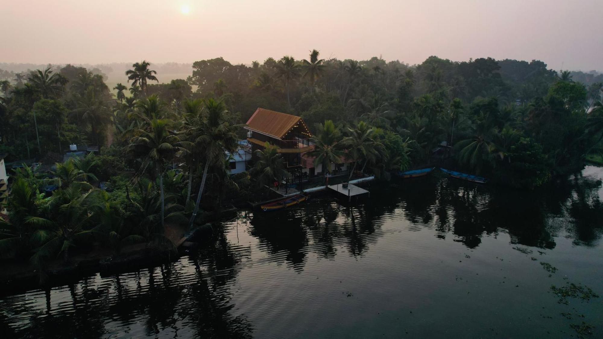 Tulsi Kayal Retreat Lägenhet Champakulam Exteriör bild