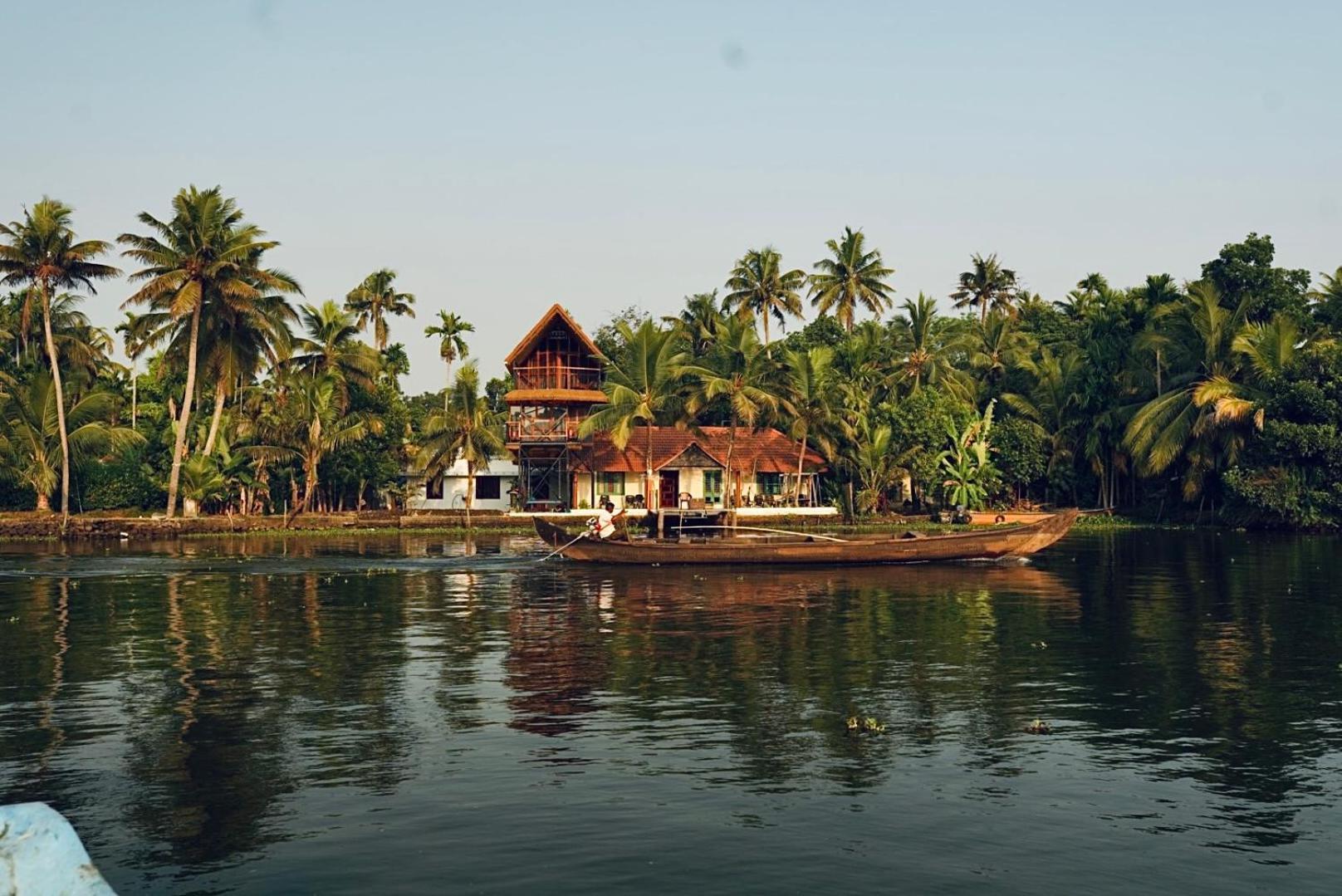 Tulsi Kayal Retreat Lägenhet Champakulam Exteriör bild