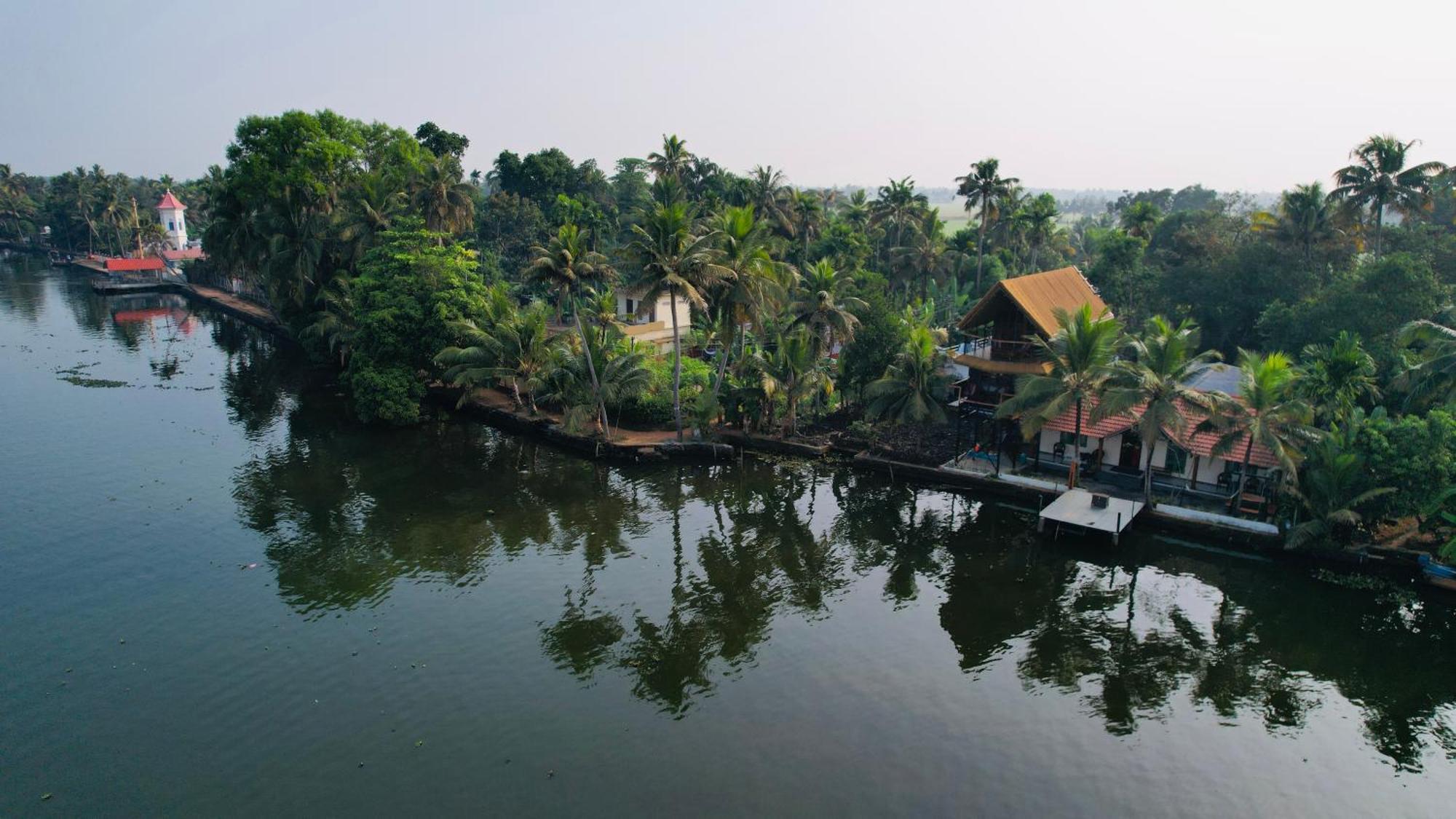 Tulsi Kayal Retreat Lägenhet Champakulam Exteriör bild